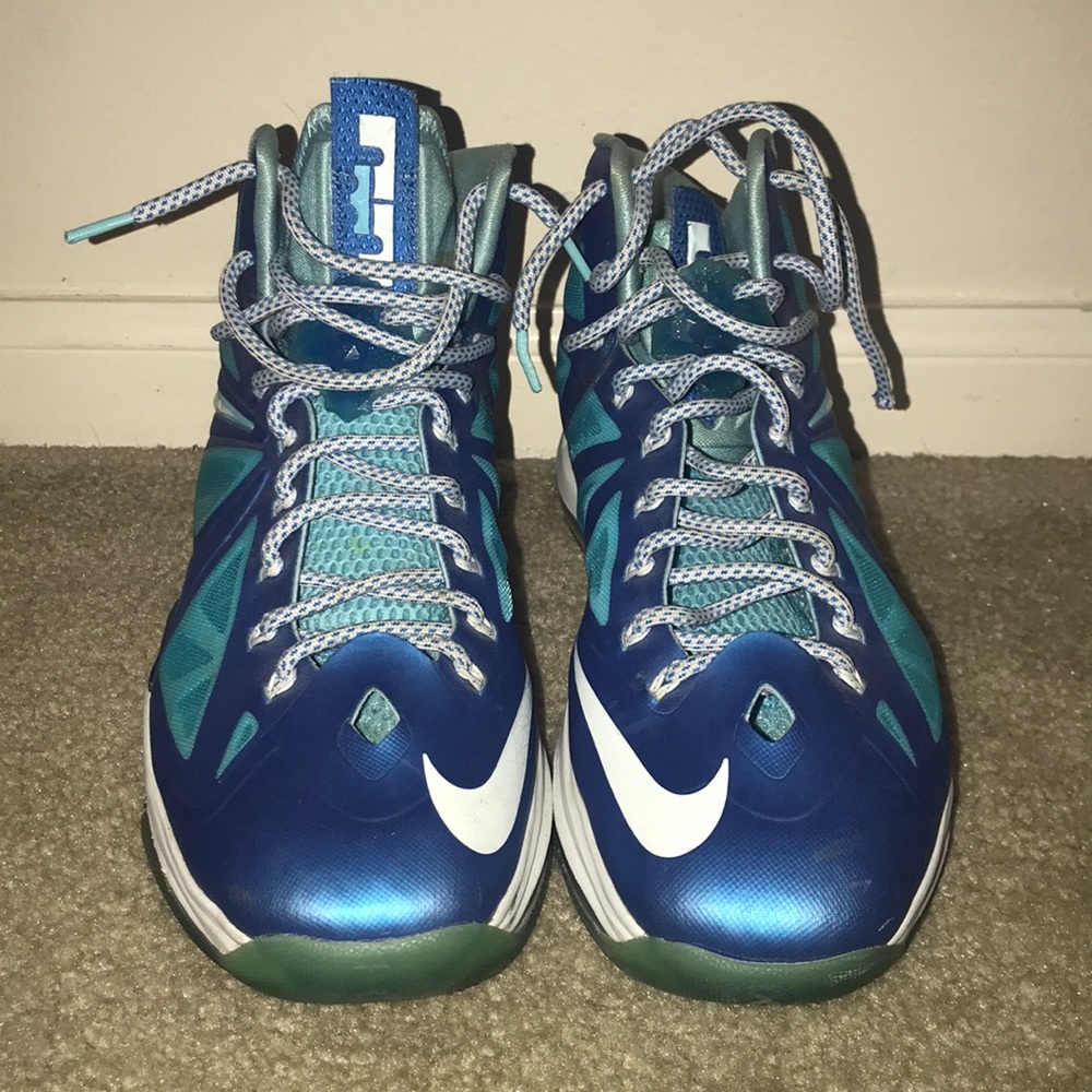 ***LeBron JAMES NIKE X size 10.5 shoes**